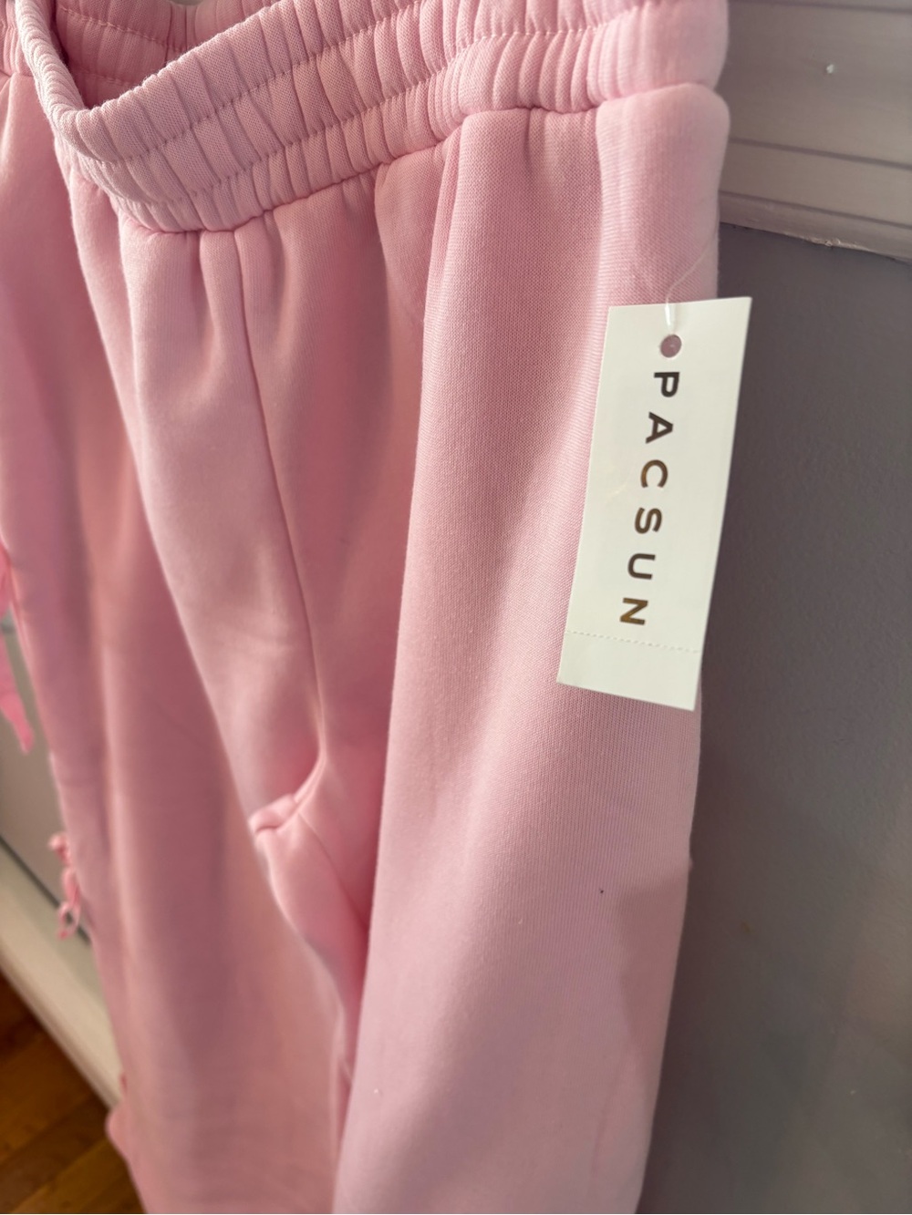 Edikted by Pacsun pink sweatpants with bow detailing on leg - Picture 2 of 8